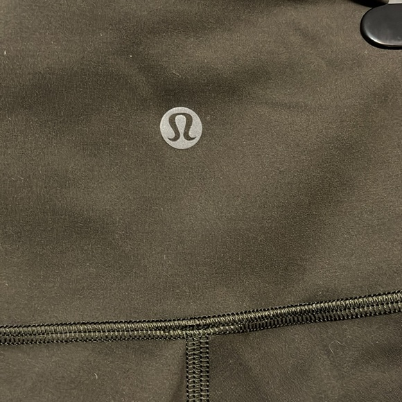 Olive green wunder under leggings. Excellent used condition. Size 8. No pilling - Picture 2 of 4